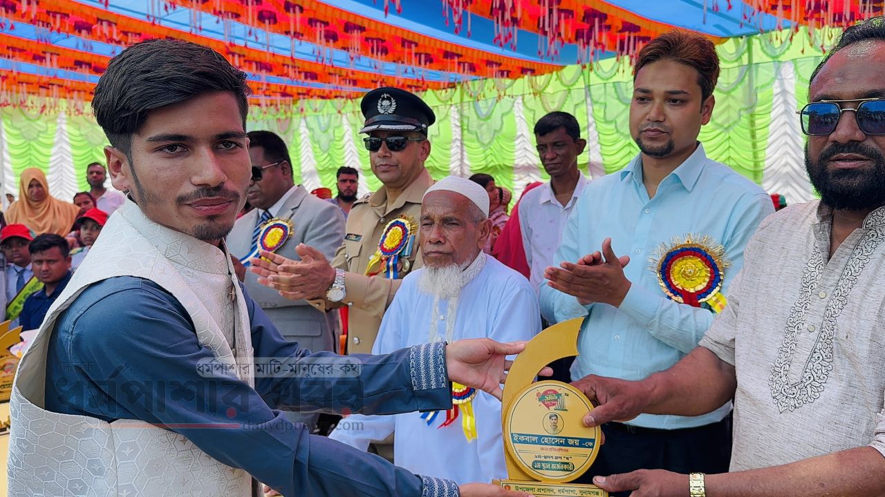 ধর্মপাশায় রচনা প্রতিযোগিতায় প্রথম ছাত্রদল নেতা ইকবাল হোসেন জয়
